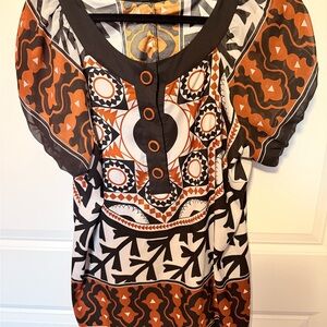 Nicole Short Sleeve Geo Print Top in Rust, Black, and Cream